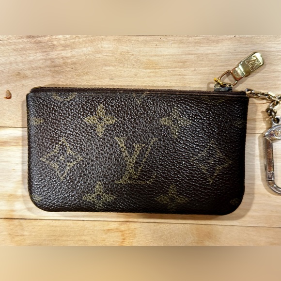 Louis Vuitton Monogram Key Pouch - Picture 4 of 8